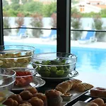 Monte Lírio Hotel